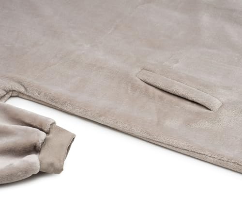 Manta con capucha gris piedra para relajarte en el sofá con total comodidad 7
