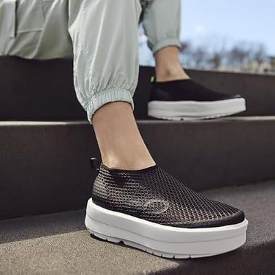 OOFOS OOmega Chukka Recovery Shoe - Womens