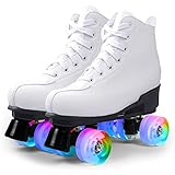 CONFORTABLE ET RESPIRANT: La tige des patins à roulettes est en cuir PU haut de gamme et en cuir artificiel de haute qualité, qui émet la chaleur générée pendant l'exercice, garde vos pieds confortables et secs à tout moment et n'importe où, évite les odeurs de pieds, la transpiration et vous apporte une parfaite expérience de patinage à roulettes.