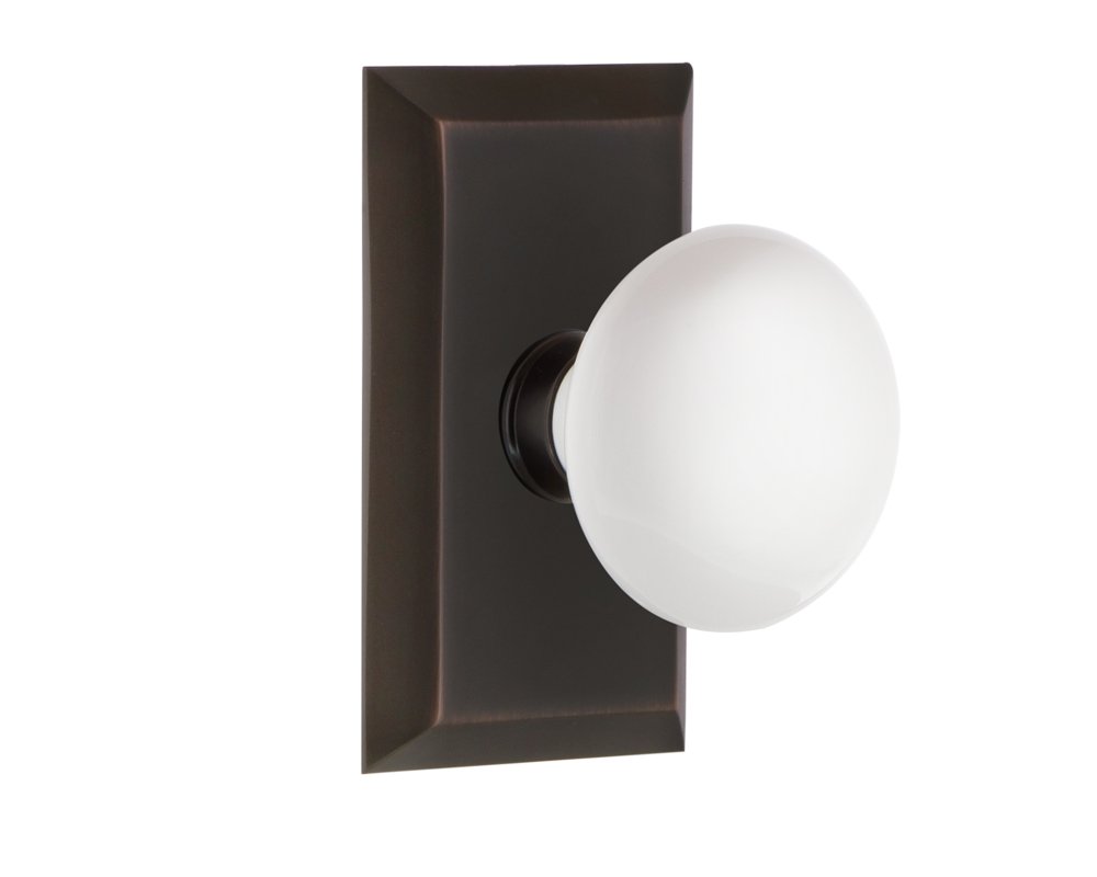 Bouton en porcelaine blanche et plaque de propreté Studio Bronze