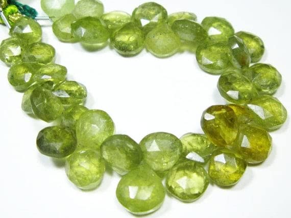 Grenat vert grosulaire en briolettes de 186 carats pour bijoux d'exception