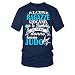 TEEZILY T-Shirt Scollo Tondo Uomo Alcune Ragazze Giocano con Le Bambole. Le Vere Donne Fanno Judo - Blu Navy - 5XL