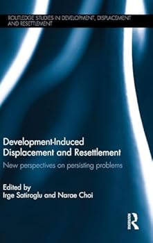 Hardcover Development-Induced Displacement and Resettlement: New perspectives on persisting problems Book
