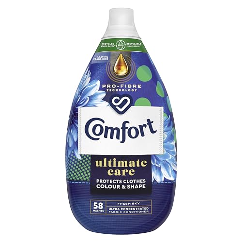 Comfort Ultimate Care Fresh Sky Ultra-Concentrated Fabric Conditioner bottle made of 100% recycled plastic* for complete clothes protection 870 ml (58 washes)