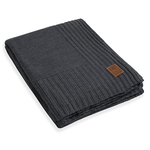 KNIT FACTORY - Uni Gestrickte Decke XL - Wohndecke - Kuscheldecke - Gestrickte Sofadecke - Plaid aus Wolle - Wolldecke - Anthrazit - 195x225 cm