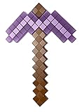Los jugadores de videojuegos querrán coleccionar tanto la espada como el pico para recrear las escenas más emblemáticas de Minecraft juntos (se venden por separado, sujeto a disponibilidad)