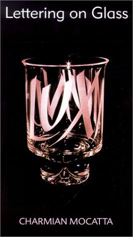 Lettering on glass pour rompre la monotonie des murs et cadres classiques