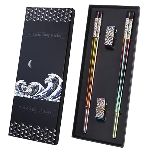 TIICOO Metall-Essstäbchen, 2 Paar, Titan-Edelstahl, wiederverwendbar, mit Halter, spülmaschinenfest, leicht, japanischer Stil, Geschenk-Set (Regenbogen-Farbverlauf - Wellenmuster)