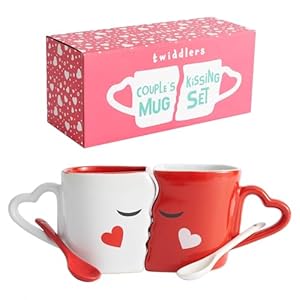 THE TWIDDLERS Kussende Koffiemokken, Grote Keramische Paarmokken met Lepels en Geschenkdoos – Kerstcadeau voor Haar en Hem, Koppels, Ouders