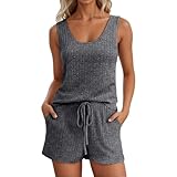Ensemble Deux Pièces Comprend Un Débardeur Élégant Et Un Short Assorti, Parfait Pour Un Coordonné Et Sans Effort.