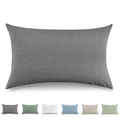 TOCOMOA Taie Oreiller 40x70 cm Lot De 2，Housse Coussin 100% Coton Lavé Doux, Aspect Lin Et Respirant, Taie d Oreiller Gris Foncé avec Fermeture éClair