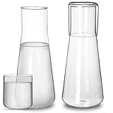 FÜR HEISSE ODER KALTE GETRÄNKE - Unsere BPA-freie Glaskaraffe mit Deckel ist ideal zum Servieren von kaltem Fruchtsaft oder kochend heißem Kaffee/Tee. Sie ist aus Borosilikatglas hergestellt, das extremer Hitze und Kälte standhält.