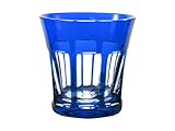 Cada vaso cuenta con dos capas de cristal, una de color en la parte exterior y otra transparente en la interior, de manera que al ser tallado se desprende la parte de color, dejando a la luz el armonioso diseño