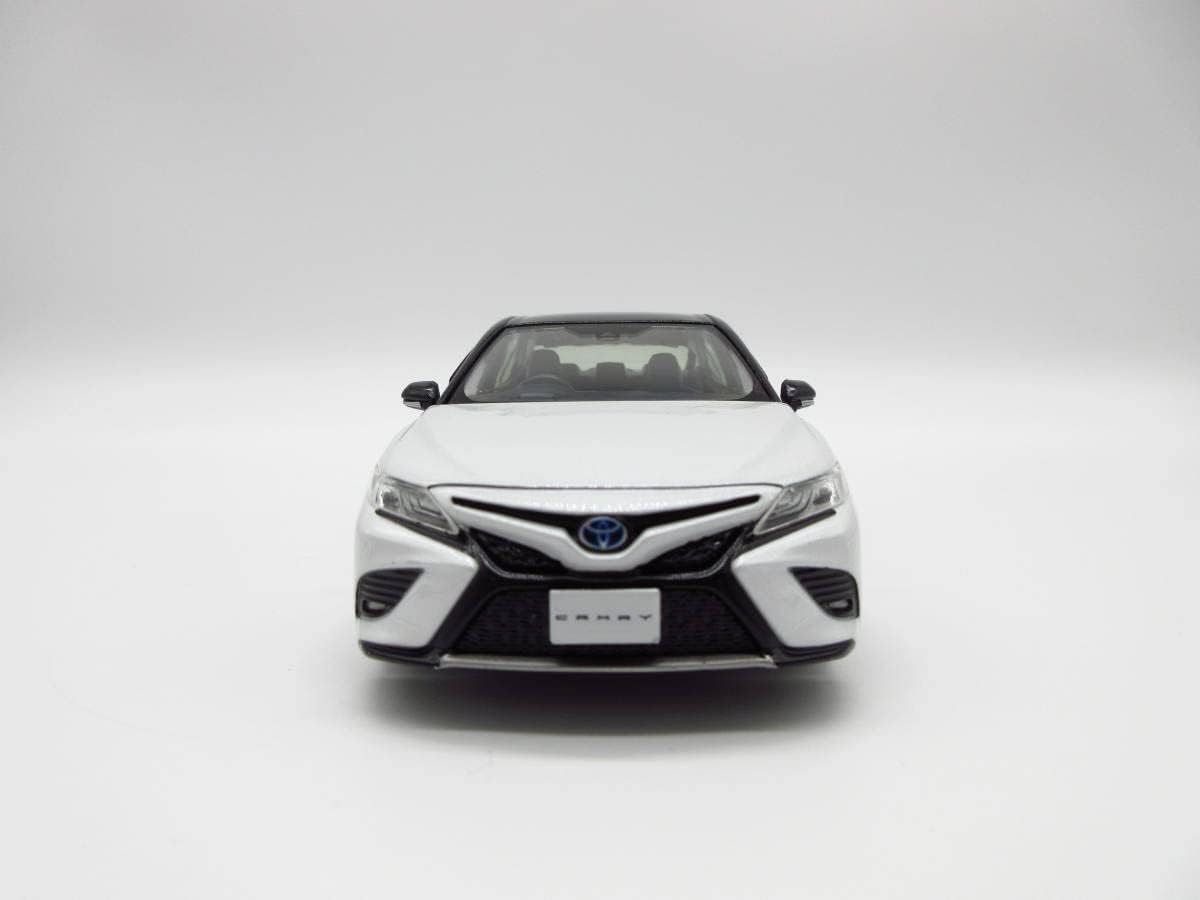 トヨタ カムリ カラーサンプル 1/30 新型カムリハイブリッド WS
