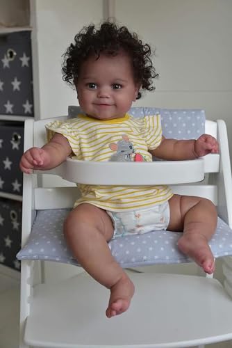 MineeQu 20 Zoll Babygröße Afroamerikaner Hand Verwurzeltes Lockiges Haar Neugeborenes Lächelnde Puppe Schwarze Haut Weicher gewichteter Körper Geschenkset Reborn Kuschelige Babys