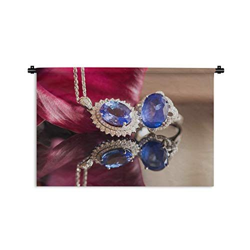 Tapisserie - Saphir dans une bague et un collier en diamant - 90x60 cm Cover