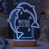 Delfin LED Nachtlicht Kinder beleuchtet - Kinderlampe mit individueller Namen Gravur | Buntes Nachtlicht aus Acrylglas & Holzsockel mit USB-Kabel | Babygeschenke M&auml;dchen Jungen - Geschenk Geburt