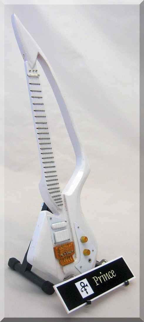 ARTSTUDIO35 Prince Miniature Guitar Replica Model C PIN w/Guitar Pick