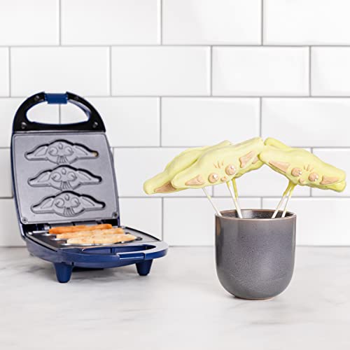 Uncanny Brands Star Wars The Mandalorian Grogu Cake Pop Maker-