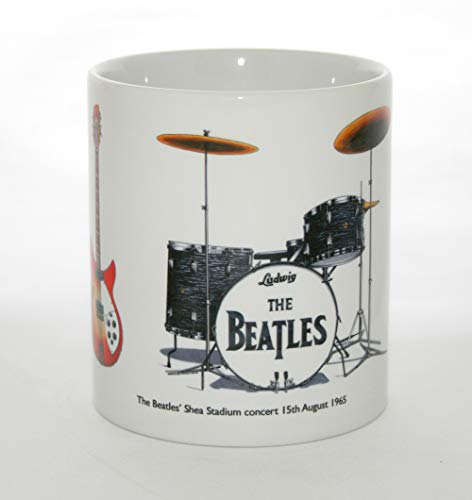 George Morgan Illustration Une Tasse d’équipement. The Beatles’ Guitares & Drums du 1965 Shea Stadium Concert - Les Beatles, Paul McCartney, John Lennon, RIngo Starr, George Harrison George Morgan Illustration Une Tasse d'équipement. The Beatles' Guitares & Drums du 1965 Shea Stadium Concert