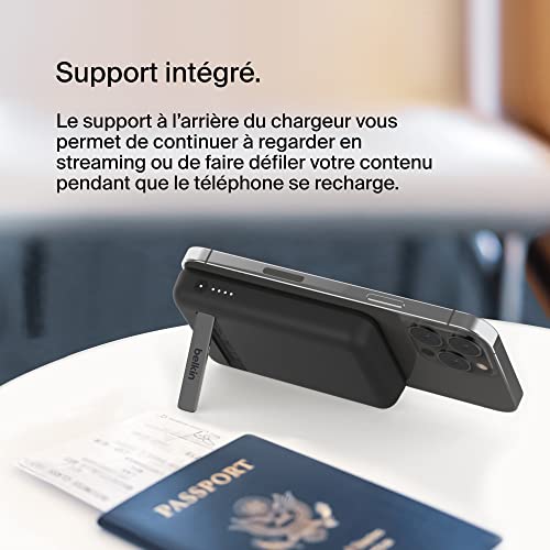 Belkin Batterie externe sans fil magnétique 5000mAh, Chargeur portable compatible MagSafe et charge Pass-Through, sortie 7,5W, entrée 10W et béquille, Compatible avec les iPhone 15, 14, 13, 12, Noir