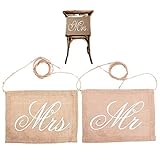 Arpillera vintage y palabras divertidas hacen que sillas de boda se vuelvan más divertidas.
