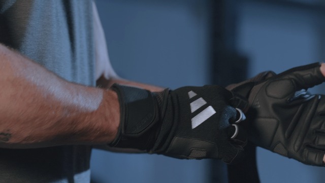 adidas Wrist Wrap Trainingshandschuhe - Gewichtheber-Handschuhe mit Bandage | Ideal für Kraftsport, Gym und Fitness - Aeroready-Technologie für trockene Hände