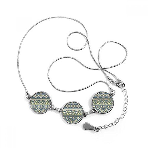 Pendentif rond illustration nordique aux finitions graphiques soignées