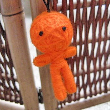 Amazon.co.jp: ハッピードール（ブドゥー人形） オレンジ （厄除け