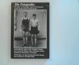  Die Fotografie 293 Bilder von Muybridge, Atget, Evans, Blossfeldt, Sander Renger Patzsch, Freund, Becher und Friedlander, Gibson, Vink, Nothhelfer, Orlopp, Deal, Riebesehl, Michals, Krims, Schürmann, Neusüss, Radochonska, Ritterbusch, van Kempen. Mit Beiträgen von Klaus Honnef und Lothar Romain dazu ein Interview mit Jürgen Wilde.