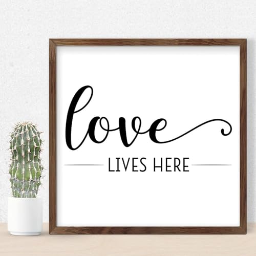 Panneau bois Love Lives Here encadré avec finitions artisanales