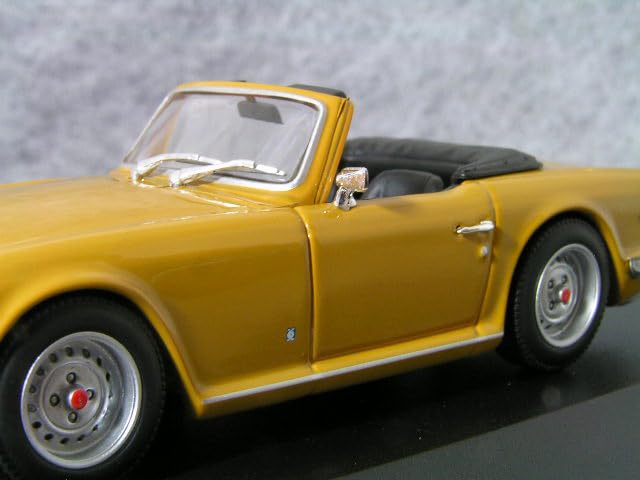 Amazon | 1/43 トライアンフ TR6 / ダーク イエロー Triumph