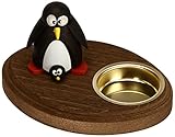 La pequeña lámpara de mesa con "pingüino con niño" es una decoración divertida.