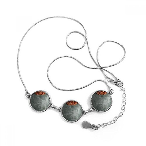 Collier motif rond bois d'acajou illustration noir gris, le cadeau idéal pour femme