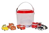 ¡Estarán compitiendo para meterse en la bañera con estos juguetes de baño de Cars! El impresionante conjunto incluye cinco personajes clásicos de Cars, incluyendo Lightning McQueen, Mater, Sheriff, Luigi y Red. Magia en los detalles ... Juego de 5 juguetes de baño para apretar Viene en un estuche con boquilla La tapa perforada permite que el agua drene Figuras individuales: H14 x W5 x D4cm aprox. Estuche: H19 x W22 x D22cm aprox. Fabricado de plástico Apto para mayores de 6 meses +