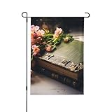 Ambiance festive : ajoutez une touche festive à votre jardin avec notre design élégant et minimaliste. Notre drapeau de décoration extérieure saisonnière est le choix parfait pour décorer votre jardin et créer une ambiance chaleureuse et accueillante pendant les vacances et les occasions spéciales. Drapeau de décoration parfait pour n'importe quelle cour, pelouse, patio ou porche.
