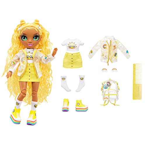 Rainbow High Jr. High - Sunny Madison - Muñeca de Moda de 23cm, Color Amarillo, con Vestido y Accesorios - Incluye mochilita Abre y Cierra - para coleccionar o Regalar - Edad: a Partir de 6 años