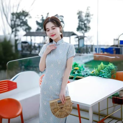 Robe cheongsam ajustée masquant les imperfections en dentelle