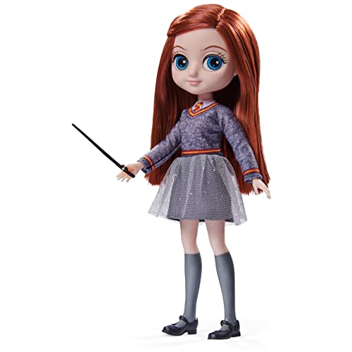 HARRY POTTER - Poupée 20 Cm Ginny Weasley Wizarding World - Poupée Figurine Articulée Ginny Weasley - Baguette Magique Uniforme de Poudlard - Figurine univers Harry Potter - Jouet Enfant 5 ans et +