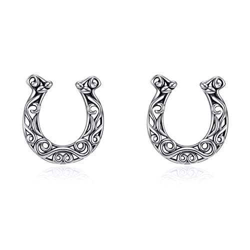 Pendientes de herradura de plata para niñas y looks diarios de vaquera