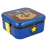 Original caja para transportar el almuerzo, personalizada con la cara de los personajes más populares. Dispone de gran capacidad y de un cierre basado en bandas elásticas, que impedirá que se pueda abrir de forma accidental. Un complemento ideal con el que los niños estarán deseando salir cuando tienen que llevar el almuerzo o la merienda fuera de casa. Características - Cierre con bandas elásticas - Libre de BPA - Fácil de limpiar - Material totalmente apto para alimentos