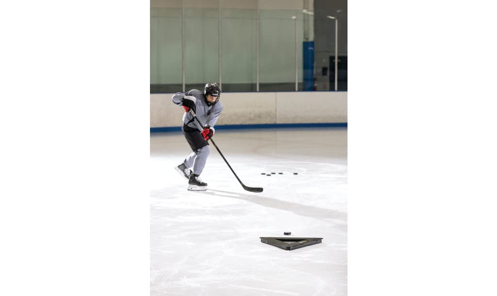 SKLZ Triangolo di Passaggio per Hockey,Struttura in Acciaio Pesante,Migliora Tiri e Passaggi,56 cm per Lato,Adatto per Allenamenti su Ghiaccio,Cemento,Piastrelle,e Pannelli di Tiro - Nero