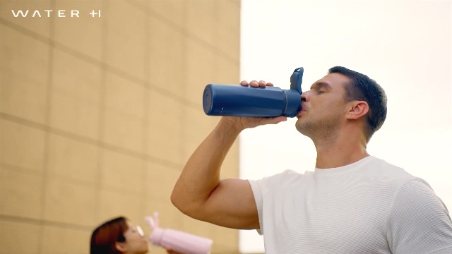 BOOST LITE - Borraccia intelligente con promemoria per bere acqua, motivare e monitorare l'idratazione con app, borraccia in plastica Tritan senza BPA, da 907 ml, per palestra, scuola, ufficio