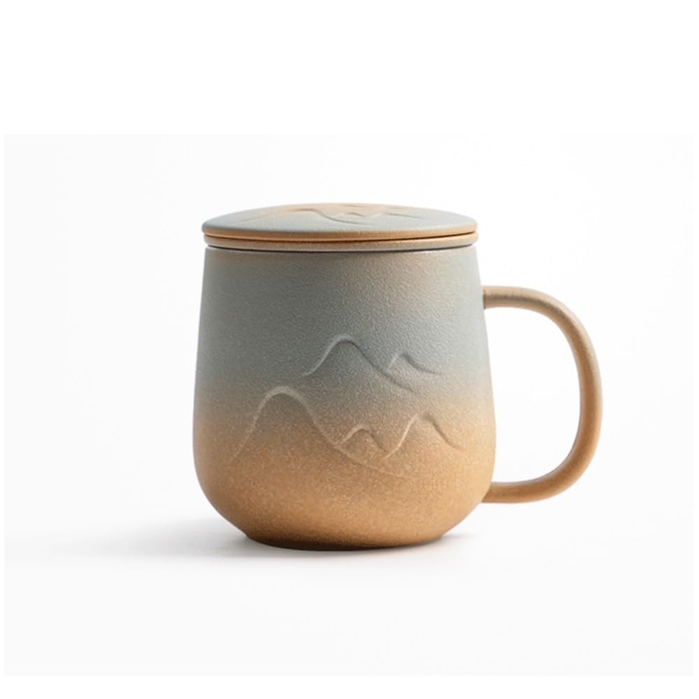 Taza de café de cerámica con filtro interior que evita hojas sueltas en tu oficina