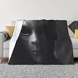Manta monocromática con figura enmascarada mística para sofá, manta de felpa suave, cómoda y cálida, 60 x 50 pulgadas, manta de franela ligera y acogedora para sofá cama