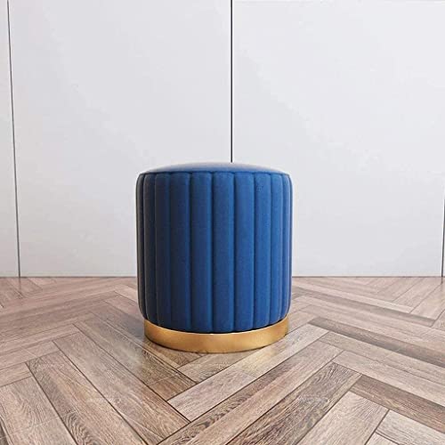 Repose-pieds sous la table et banc à chaussures pour un salon épuré