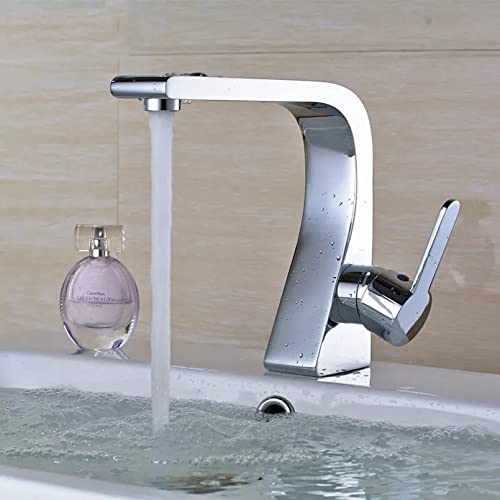 Robinet de salle de bains en laiton au design minimaliste