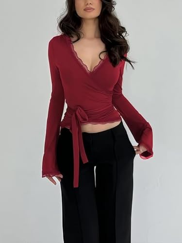 Sukiglam Camiseta Manga Larga Mujer Sexy Y2K Crop Top Cruzada con Borde de Encaje Elegante Cuello en V T-Shirt con Lazo Ajustable Casual Blusa Ajustada Camisas para Fiesta Noche Streetwear