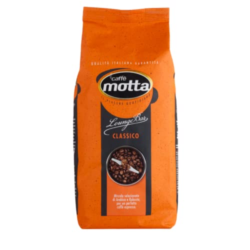 CONFEZIONE: Pack di caffè in grani; il caffè è confezionato in atmosfera protettiva, tenuto sotto controllo per assicurare che la temperatura dell’ambiente non alteri il gusto e la consistenza del prodotto fino all’arrivo a casa