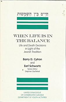 Paperback [H?ayim ben ha-shemashot] =: When life is in the balance : life and death decisions in light of the Jewish tradition Book
